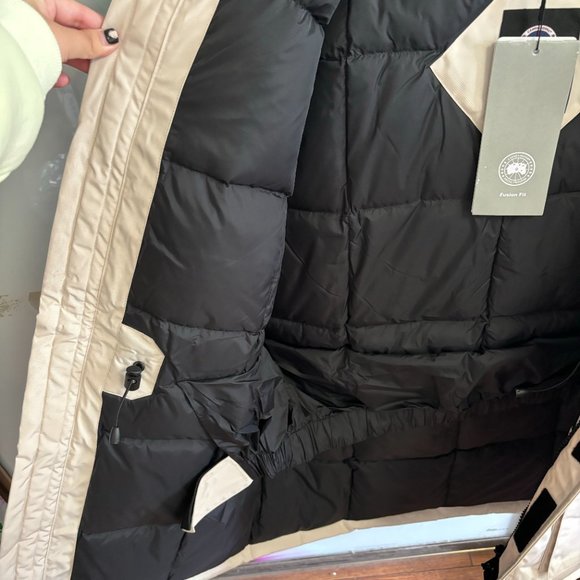 Canada Goose Thickened Beige Down Jacket - Picture 5 of 9